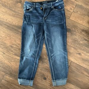 Perfect condition worn a handful of times Maurice’s crop/jeans size 6